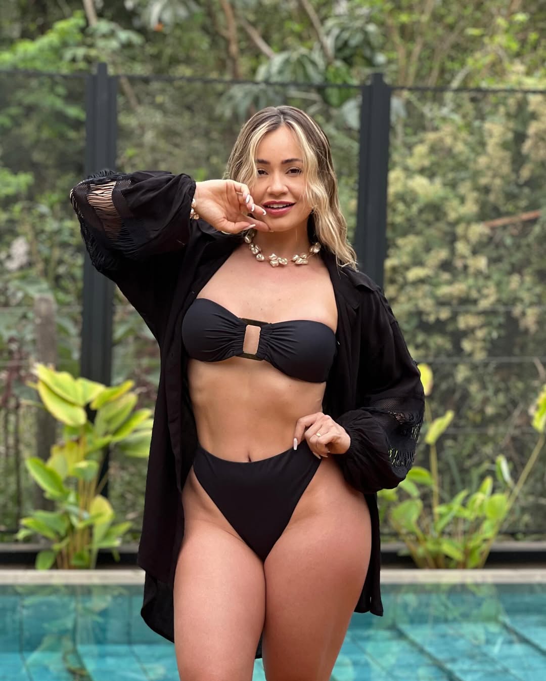 Conjunto Biquíni + Saída de Praia GRÁTIS