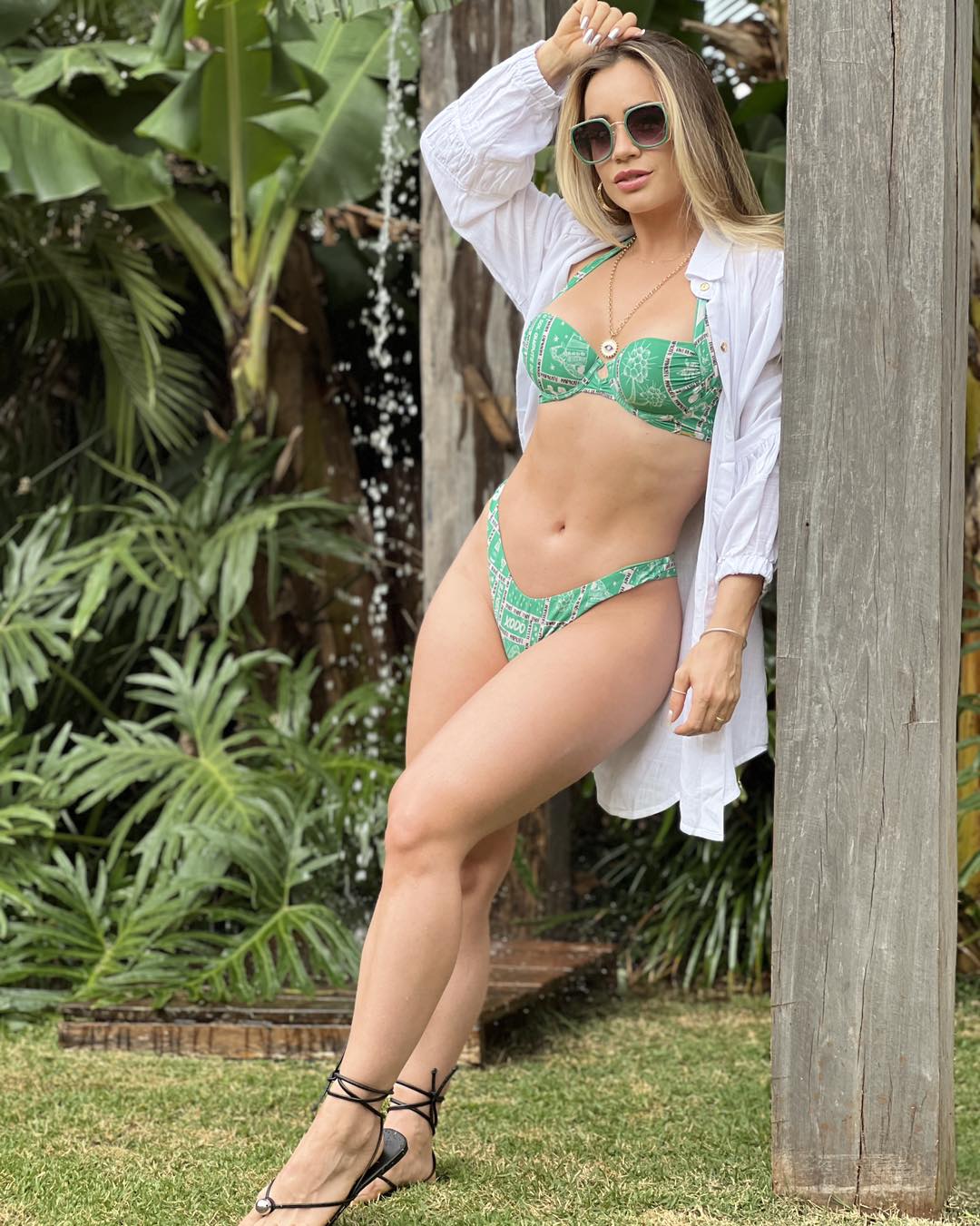 Conjunto Biquíni + Saída de Praia GRÁTIS